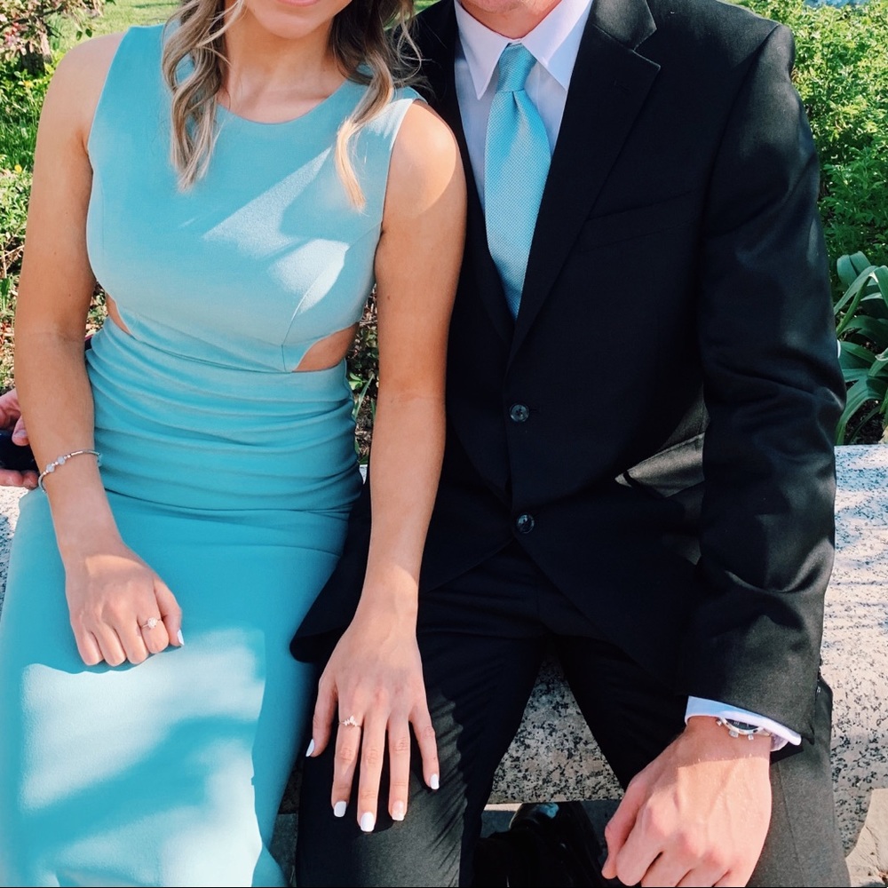 Lulu’s PROM DRESS‼️✨ - Picture 2 of 6